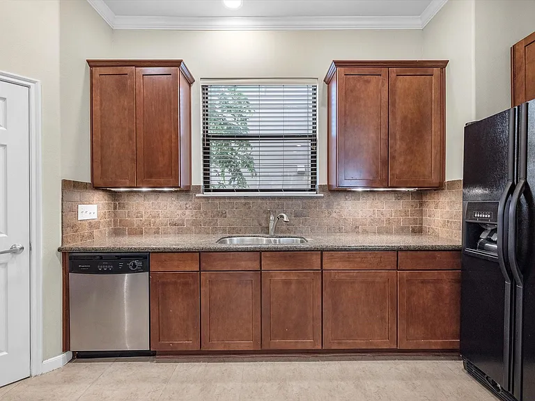 4217 Koehler St — Photo 12