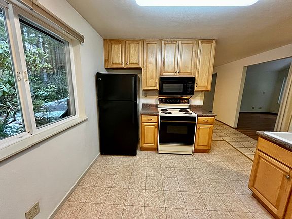 5th image of 6686 Calumet Dr NW