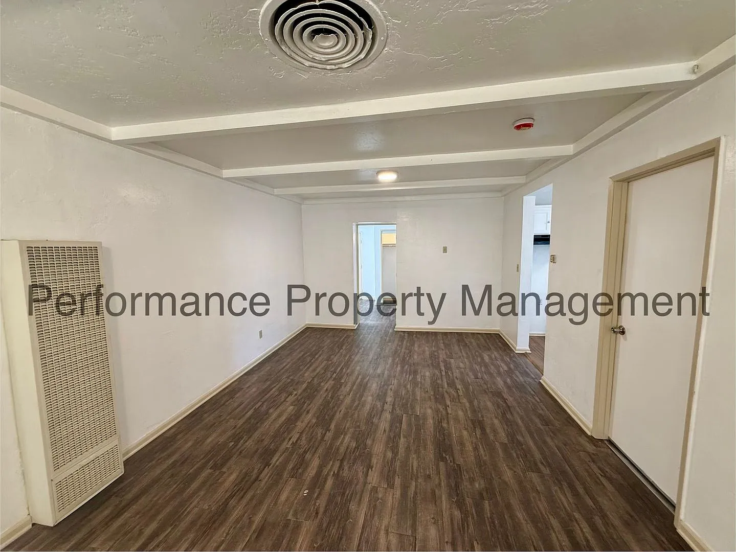 Woodrow Ave 720 — Photo 3