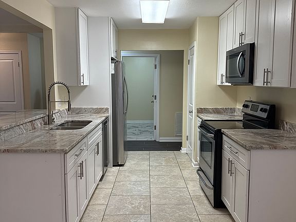 3rd image of 1701 Williamsburg Dr