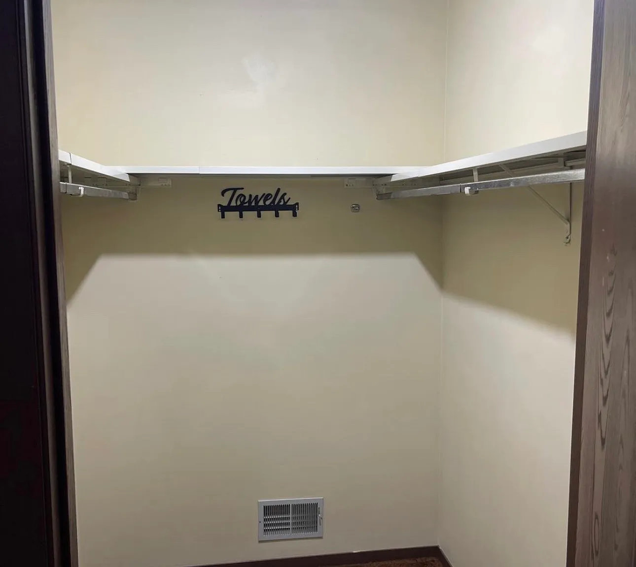 5 bed, 2692 sqft, $900 — Photo 2