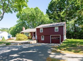 28 Bancroft St, Lynnfield, MA 01940