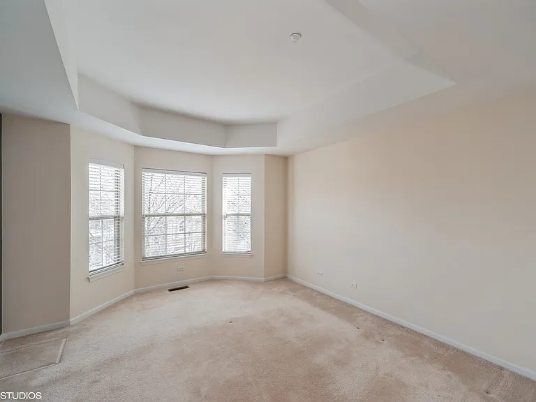 593 Prestwick Ln — Photo 9