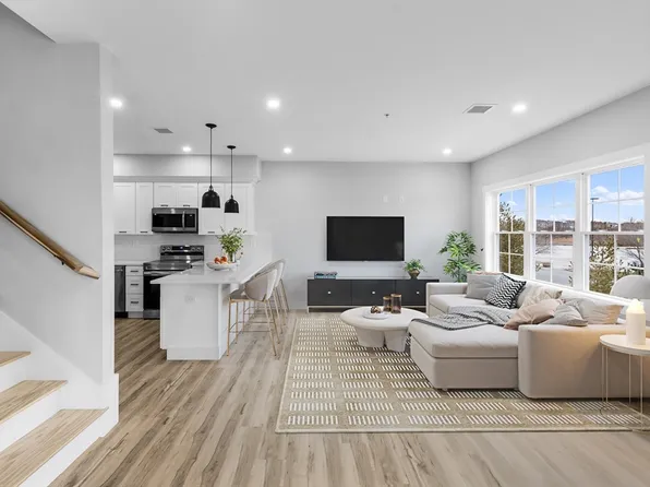 889-895 Grinnell St #3, Fall River, MA 02721