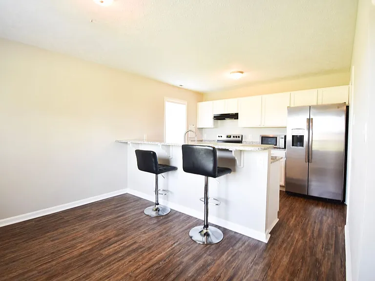 411 Northwoods Dr — Photo 8