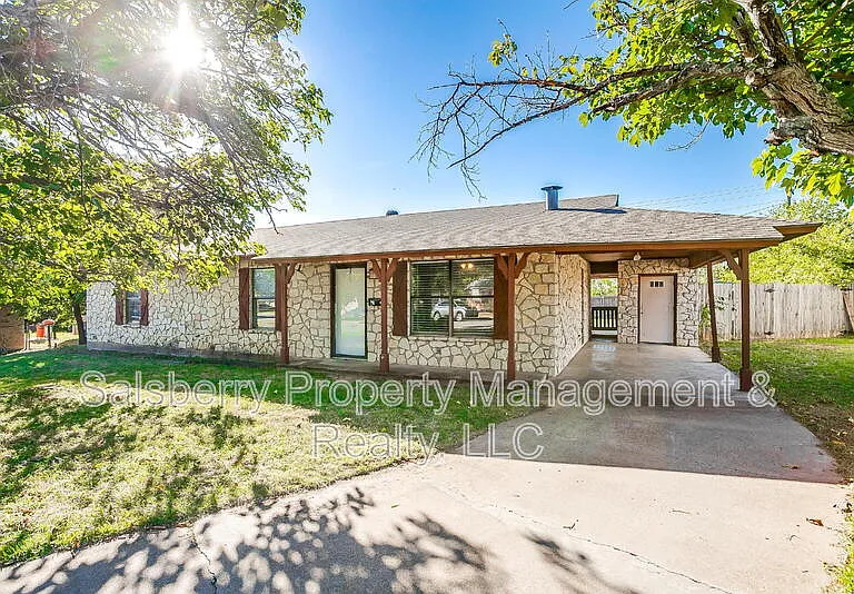 1113 Gifford Dr — Photo 3