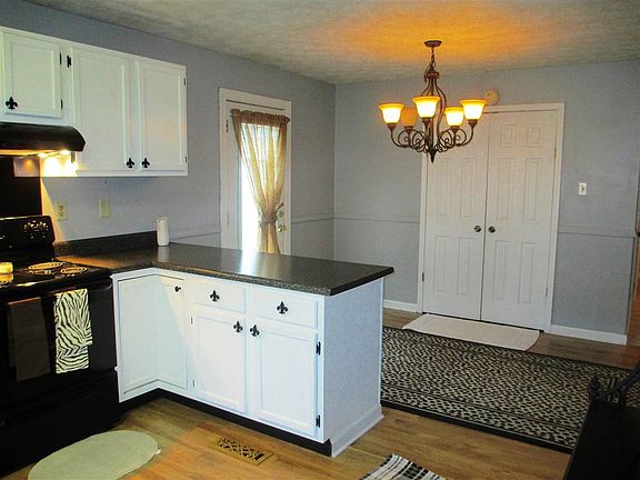 4th image of 166 Wyndotte Way