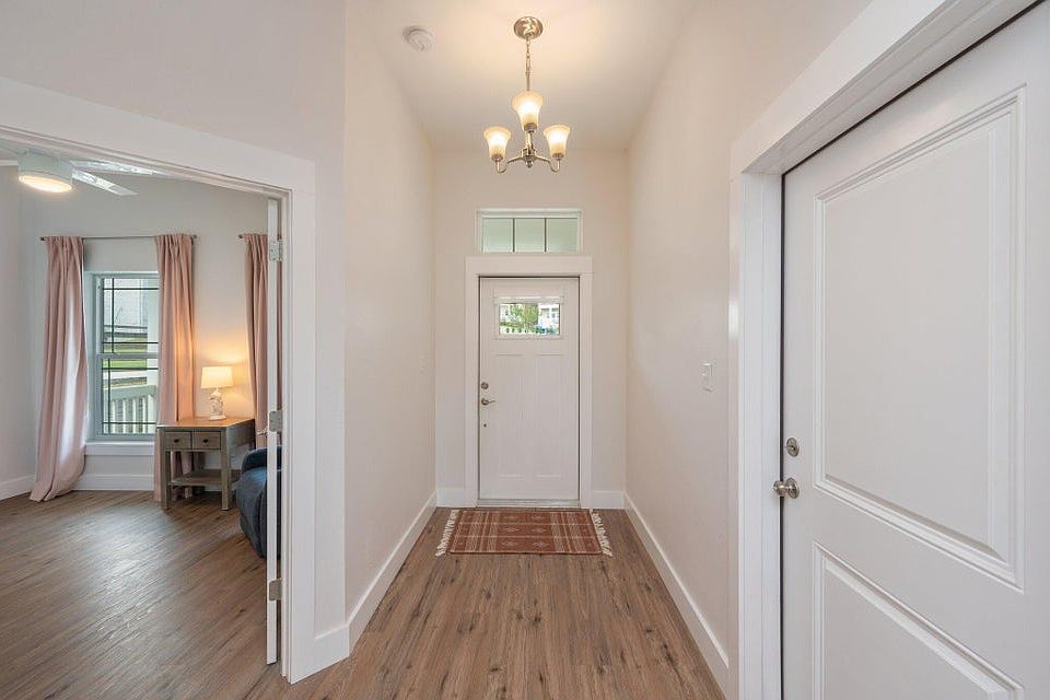 1st image of 508 Harborview Cir