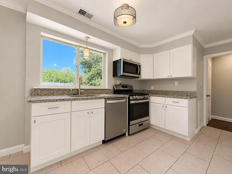 2512 N Kenilworth St — Photo 7