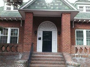 2 Landing Rd, Glen Cove, NY 11542