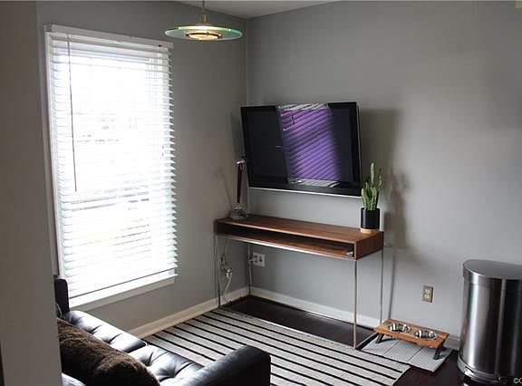 3rd image of 7827 Camolin Ct