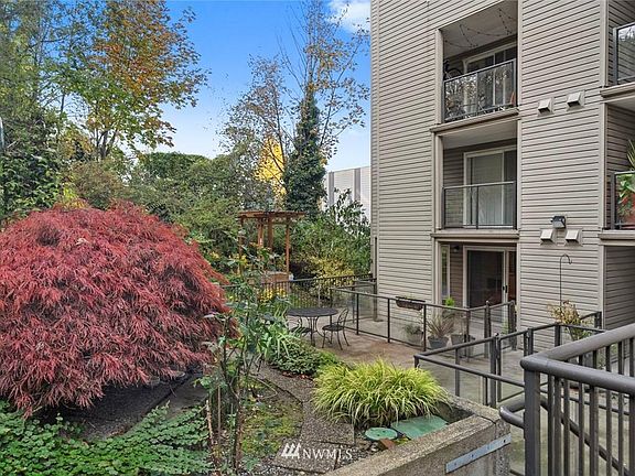 4th image of 3022 SW Bradford St APT 105