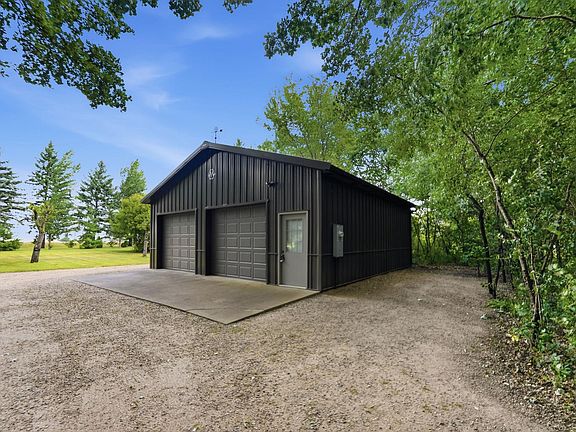 2nd image of 40044 Sauk Hills Cir