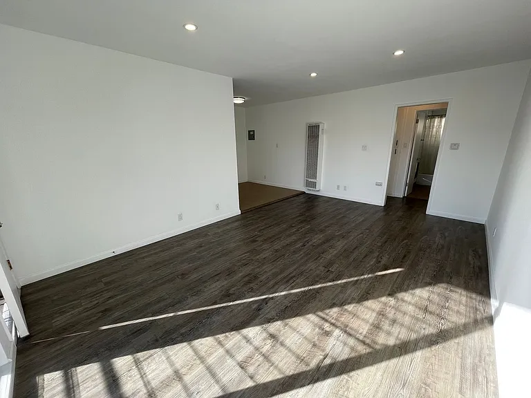 1626 N Hobart Blvd — Photo 7