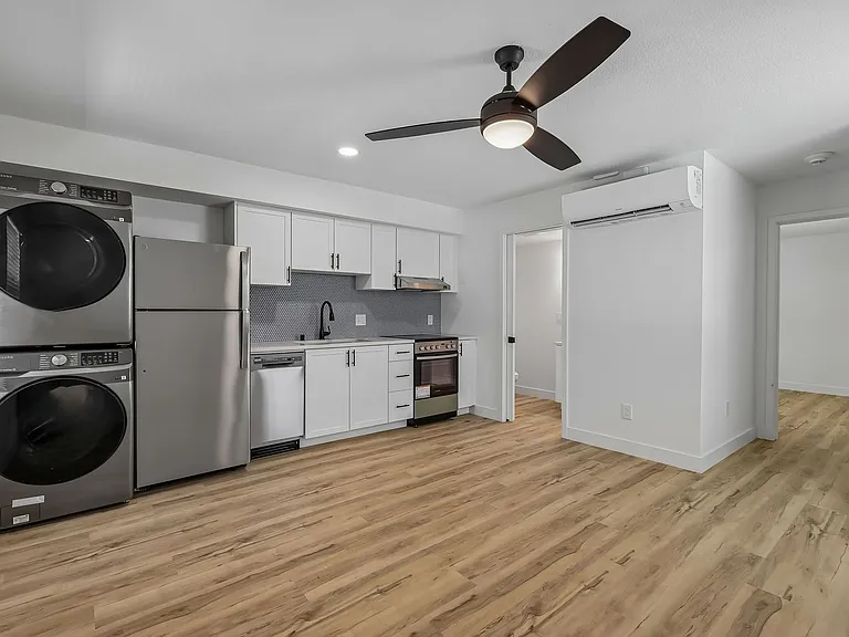 The Crest |NEWLY Renovated Studios, Lofts, 1, 2 & 3 Bedroom Homes Near the Beach — Photo 25
