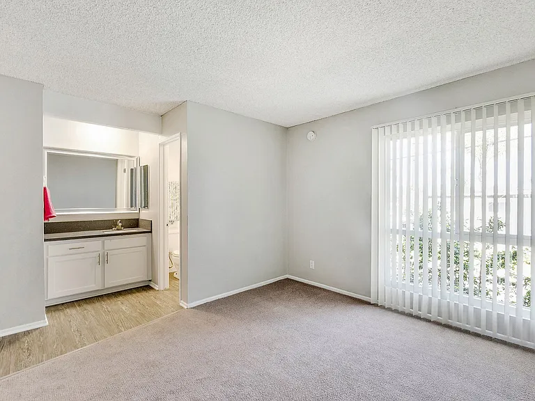 5830 Reseda Boulevard — Photo 55