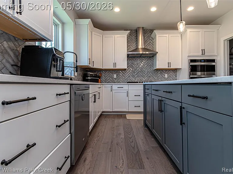 375 Amelia Cir — Photo 21