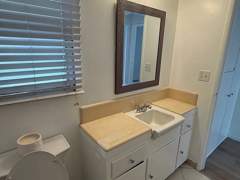 500 E Washington Blvd #9 — Photo 4