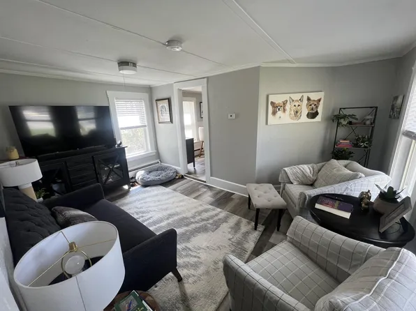 5 Kingston Rd #D, Danville, NH 03819