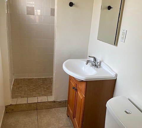 5th image of 813 Amapola Ave #C