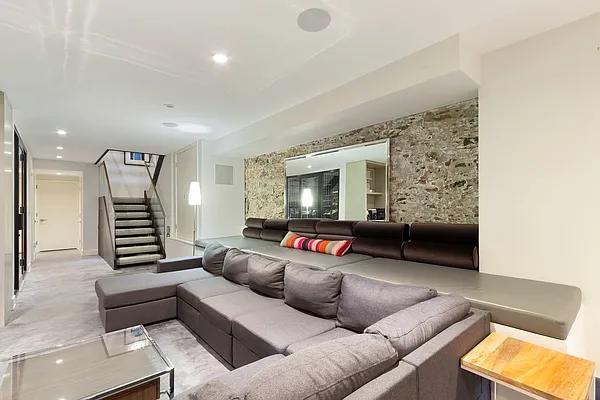 Rented by Nest Seekers International | media 56