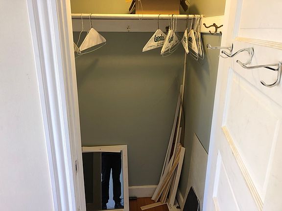 R Bedroom closet