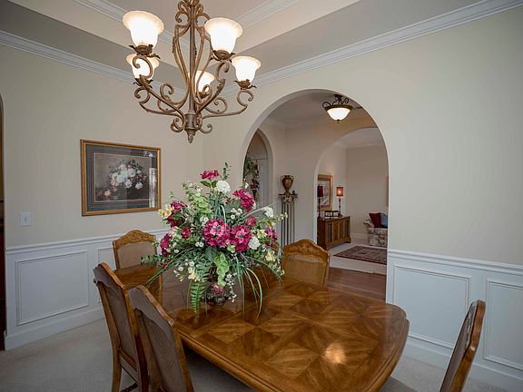5th image of 566 Park Lake Ln