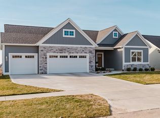 9514 Fields Dr, Zeeland, MI 49464