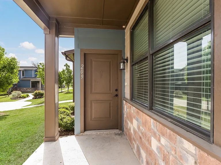 401 Bosque Blvd #102 — Photo 4