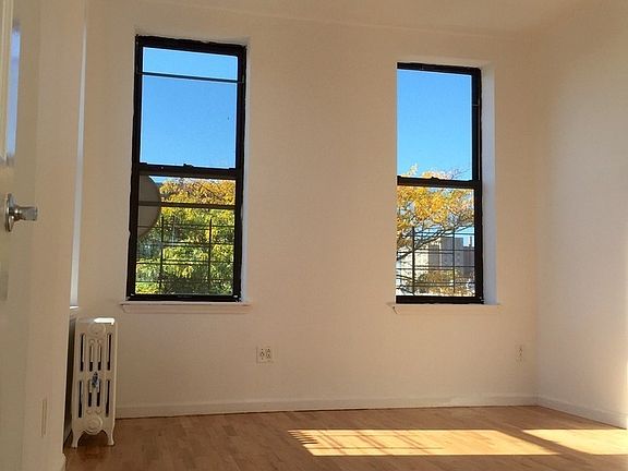 5th image of 488 Harman St