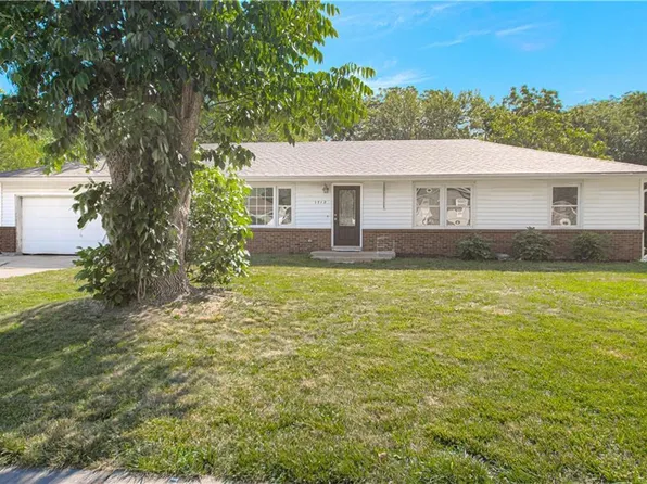 1712 Russell Rd, Pleasant Hill, MO 64080