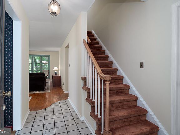 3rd image of 27 Turner Ct