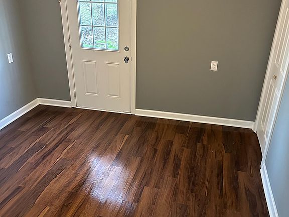 4th image of 2315 Lloyd Ave