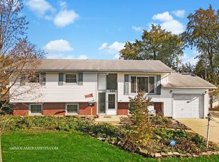 535 Aztec Dr, Carol Stream, IL 60188