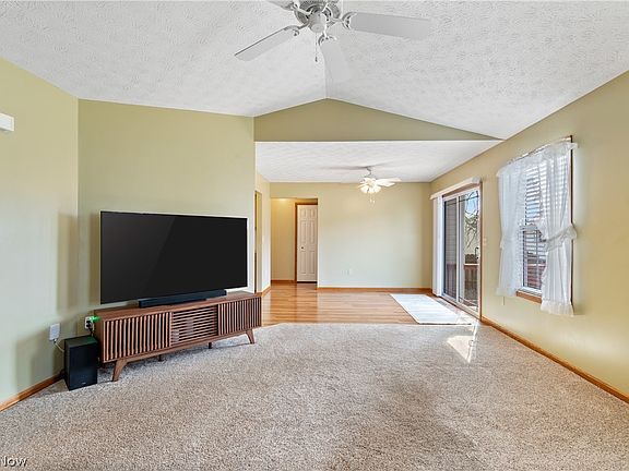 5th image of 3008 Mount Pleasant St NW