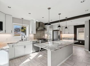1645 S Parkview Ave, New Berlin, WI 53151