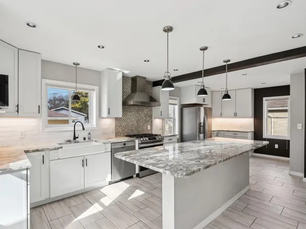 1645 South Parkview AVENUE, New Berlin, WI 53151