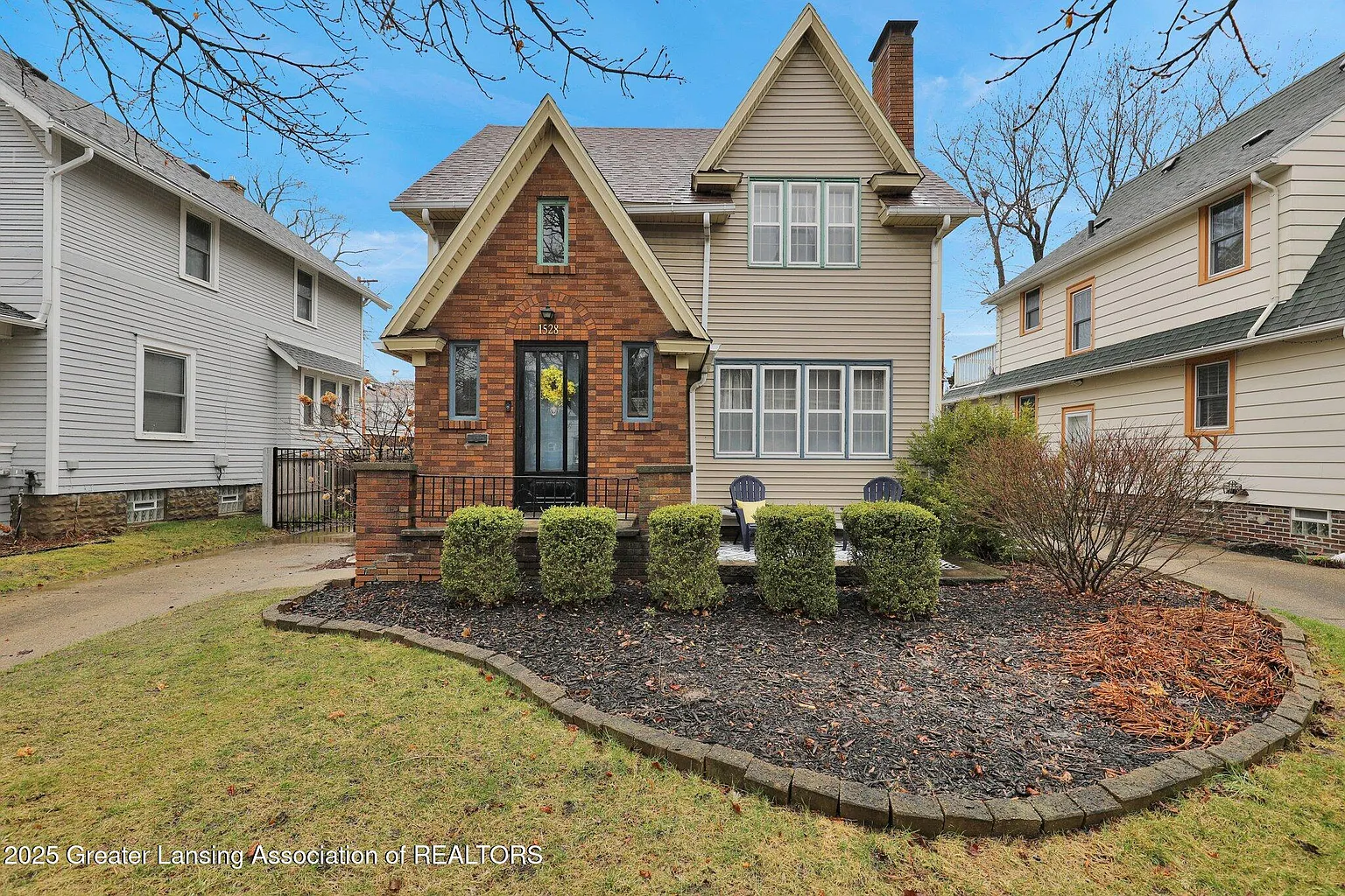 1528 Spencer St photo 1
