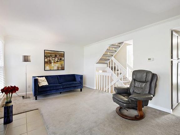 4th image of 942 Reynolds Farm Ln #9-B