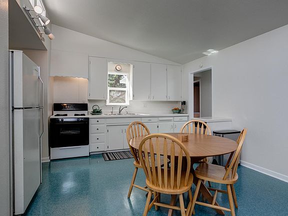 2nd image of 521 S La Luna Ave