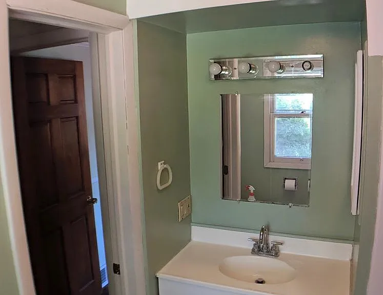 Upstairs bathroom