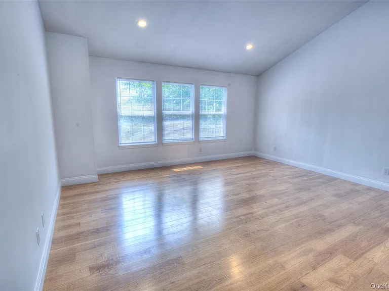12 Yennicock Ave — Photo 19