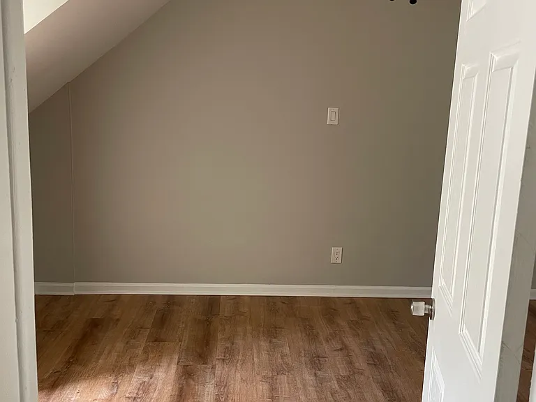 220 N Locust St — Photo 7