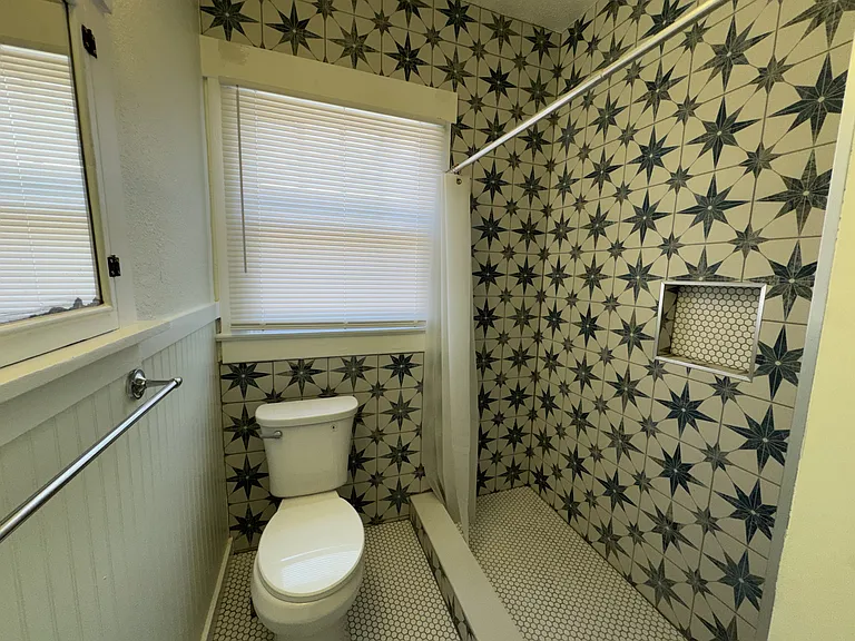 1606 Hawthorne St — Photo 13