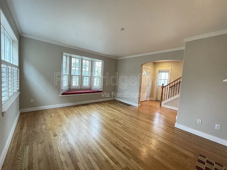 10235 NW Edgewood Dr — Photo 8