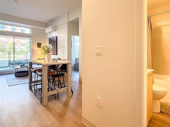 5th image of 1529 Oxford St #115