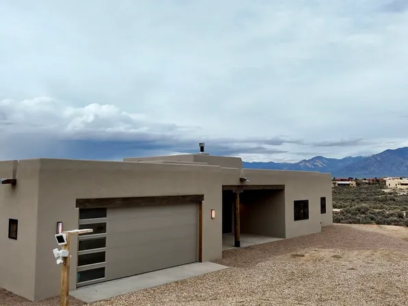 42 Camino De Los Arroyos, Ranchos De Taos, NM 87557