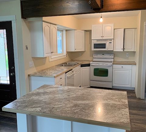 3rd image of 11 Gallatin Dr Unit 1