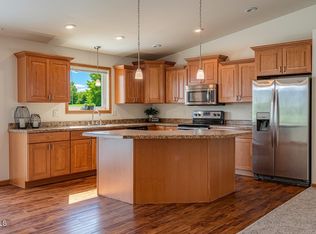 1011 N 33rd St, Bismarck, ND 58501