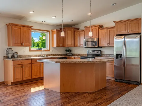 1011 N 33rd St, Bismarck, ND 58501